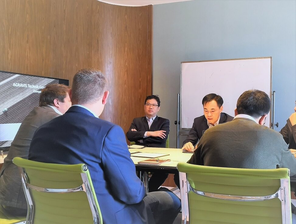 K&F attents qingdao exhibition with oversea customers
