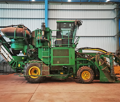 Sugarcane Combine Harvester CH330;john deere ch330